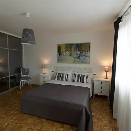 Marina Nocleg ze śniadaniem 4*